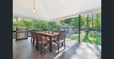 TIMELESS SOPHISTICATION IN A PREMIER EAST-SIDE SETTING - Photo 3