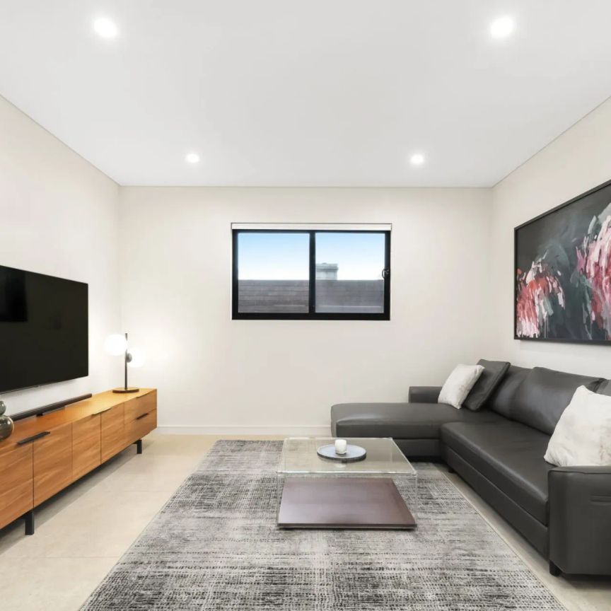 Spacious Atelier Apartment - Photo 1