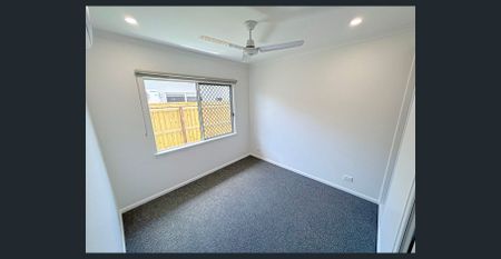 4 BEDROOM HOME IN BLUEWATER – SIDE ACCESS & SPACIOUS - Photo 3