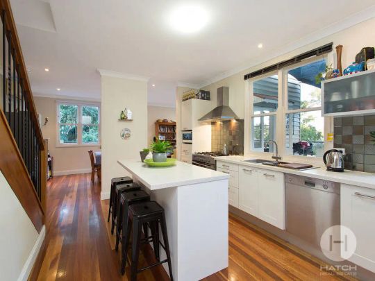 “Stunning five bedroom home in the heart of Holland Park” - Photo 1