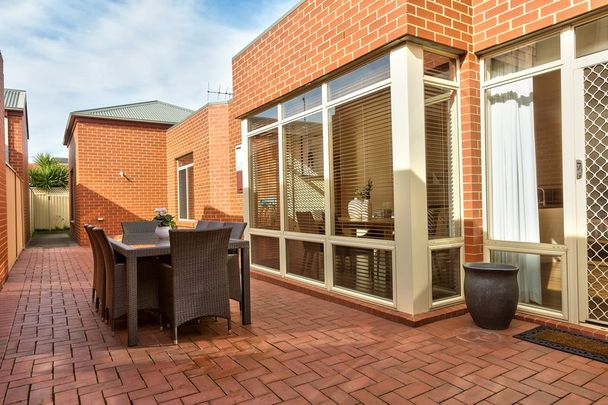 18 Sun Place, Albury NSW 2640 - House For Rent | Domain - Photo 1