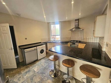 2 bedroom maisonette to rent - Photo 5