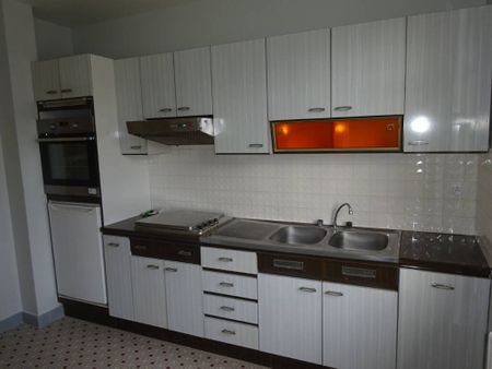 Location maison 4 pièces 102.21 m² à Évron (53600) - Photo 2