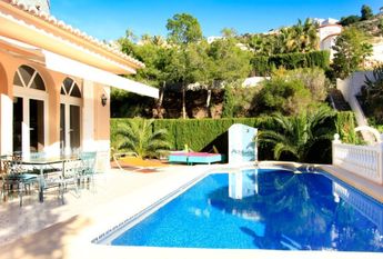 Villa for rent in Cumbre del Sol with 5 bedrooms