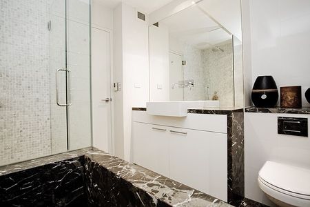 Exquisite Furnished Waterfront Apartment - Photo 4