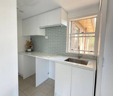 Sunny Quiet Renovated 3-bedroom Home in a Prime Location! - Photo 4