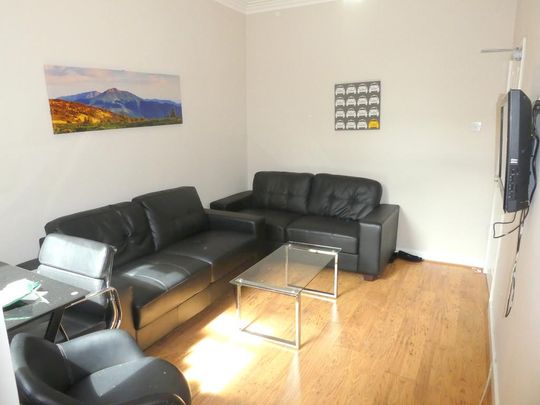 6 bedroom terraced house to rent - Photo 1