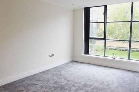 2 bedroom Flat To Let - Photo 2