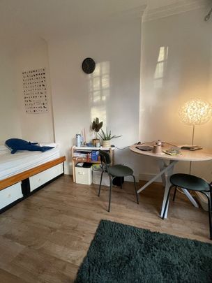 Studio Flat, Avonmore Road, W14 - Photo 1