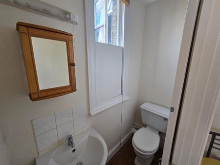 Studio Flat, Sydenham Road, SE26 - Photo 3