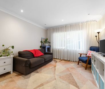 Stylish, light-filled apartment in prime location - Photo 1