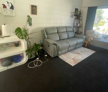 Easy-care & Great location! 2 Bed 1 Bath | Mt Wellington - Photo 5