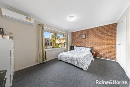 Townhouse in Glenfield - Photo 3