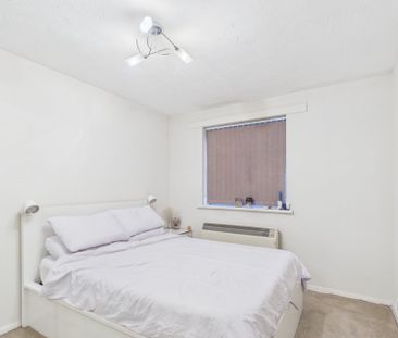 Redford Close, Feltham,TW13 - Photo 3