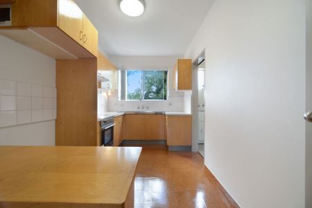 WELL POSITIONED & RENOVATED 2 BEDROOM APARTMENT - Photo 4