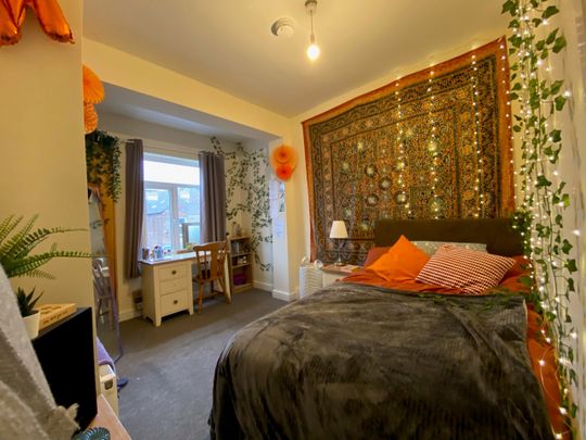 5 Bed Terraced House, Mabfield Road, M14 - Photo 1
