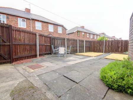 3 bedroom semi-detached house to rent - Photo 4