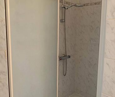 Ruim twee-slaapkamerappartement met terras en autostaanplaats in he... - Foto 6