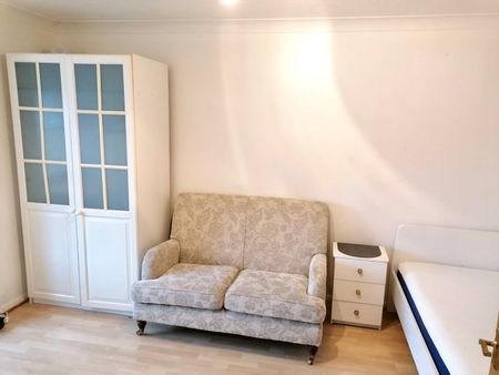 Studio Flat, Oxley Close, SE1 - Photo 5