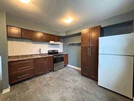 $1,599 / 2 br / 1 ba / 518 Cannon St E unit 2 - Photo 2