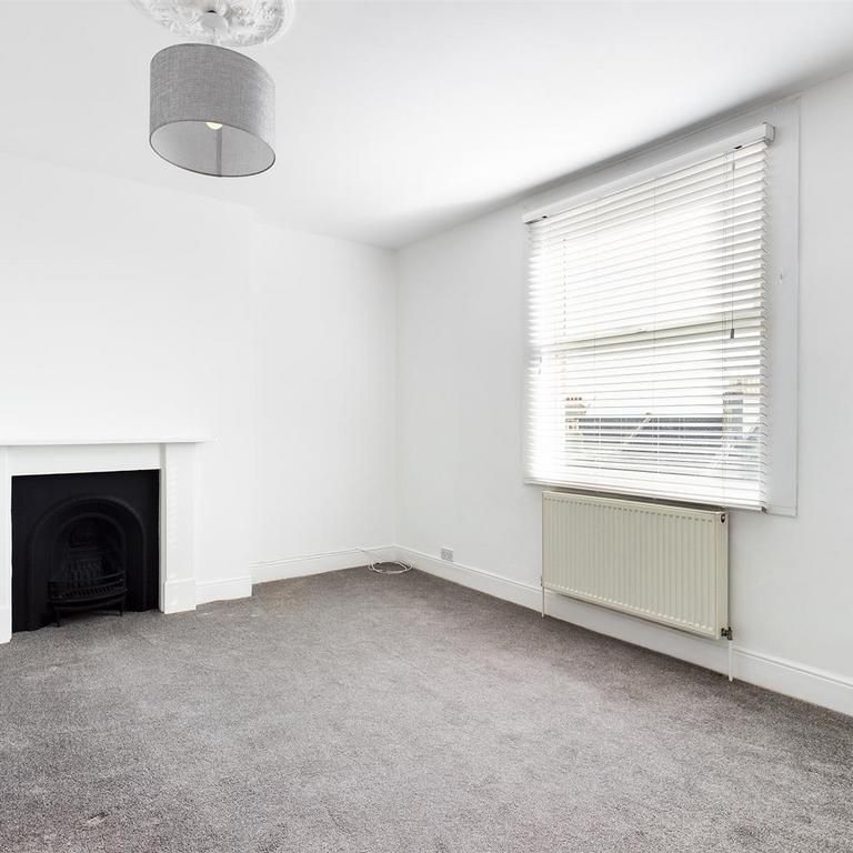 3 bedroom flat to rent - Photo 1