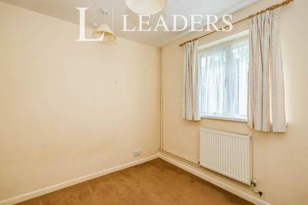 3 bedroom bungalow to rent Eastoke Avenue, Hayling Island, PO11 - Photo 3