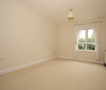 Heathside Crescent, Woking - Photo 2