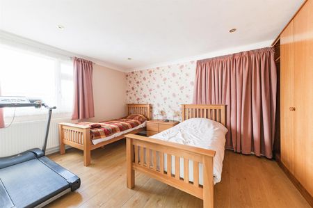 To Let 4 Bed House - Detached - Photo 5