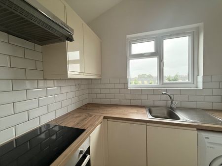 Room in a Shared House, Dunraven Avenue, LU1 - Photo 3