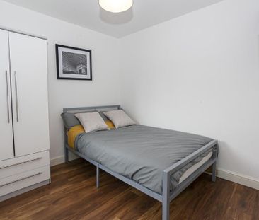 6 bedroom terraced house to rent - Photo 3