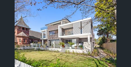 Sunny apartment moments to Lindfield Village and station - Photo 5