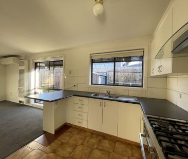Charming 2-Bedroom Unit in Seaholme - Photo 6