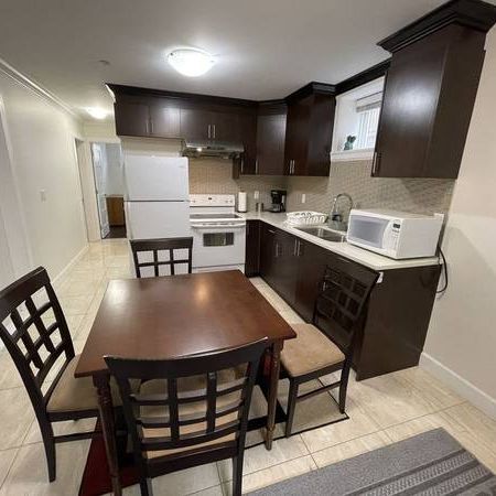 🌟 Spacious 2-Bedroom, 1-Bathroom Basement Suite 🌟 - Photo 1