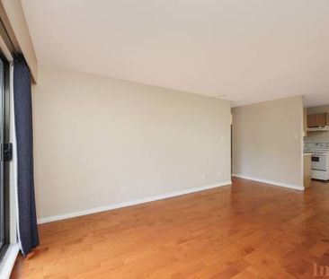 Lower Lonsdale Spacious 1bed/1bath with balcony - Photo 2