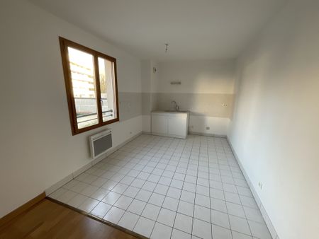 Location Appartement 3 pièces 75m² BOURGES 18000 - Photo 5