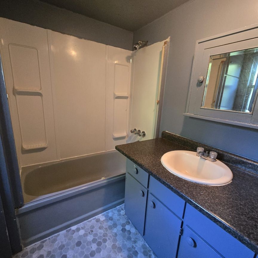 For Lease - 939 Wellington Street, Windsor, Ontario - Photo 1