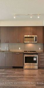 enBurnhamthorpe/Confederation Bright 1Bdrm +Den Open concept as 2 - Photo 3