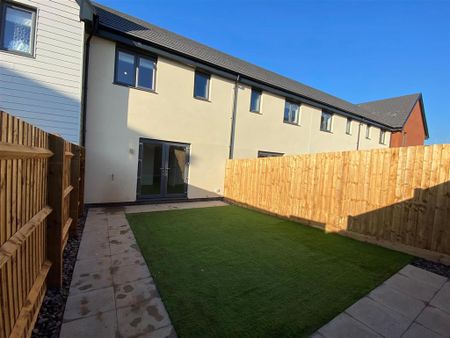 3 bedroom end of terrace house to rent - Photo 3