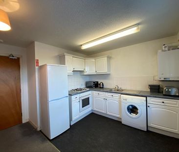 3 bedroom flat to rent - Photo 6