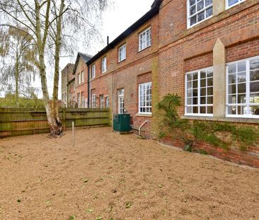 Three bedroom house in the popular village of Nuneham Courtenay - Photo 4