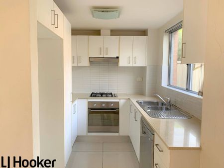 Modern 2 bedroom Townhouse with private yard - Photo 5