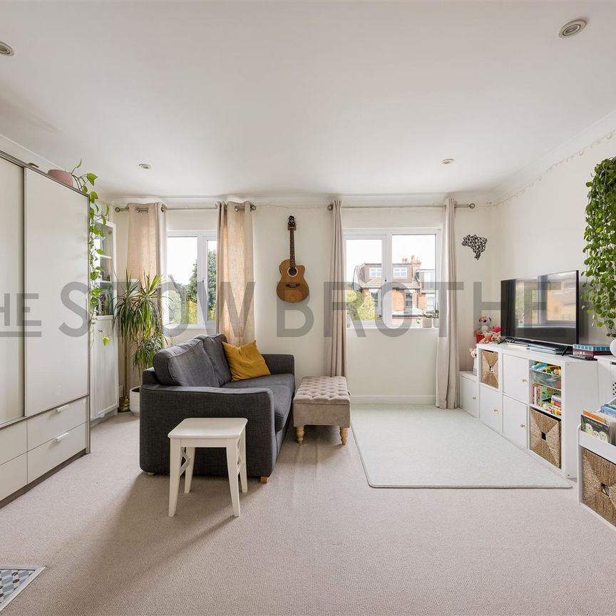 Grove Crescent , E18 2JR - Photo 1