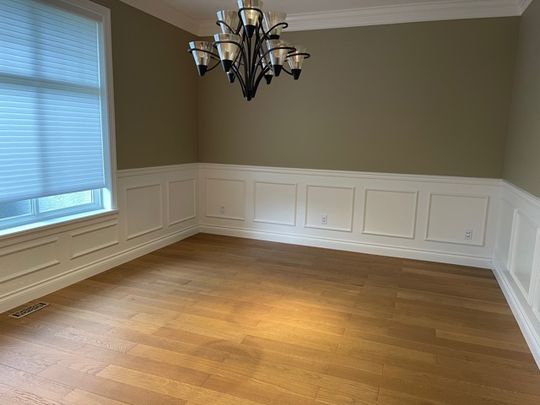 Chantrell Park Executive 4 Bedrooms Plus Den - Photo 1