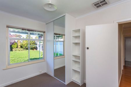 3 Bedroom Home on Hazel Grove! - Photo 3