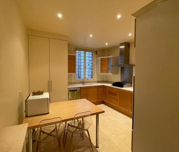 Location Appartement Paris 8 3 Pièces 106.22 m² - Photo 2