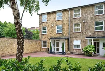 5 Bedroom House - Photo 5