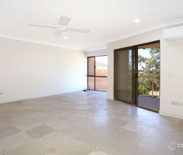 Spacious & Versatile Townhouse - Photo 2