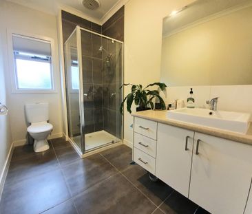 2/8 Chaleyer Street, Reservoir - Photo 3