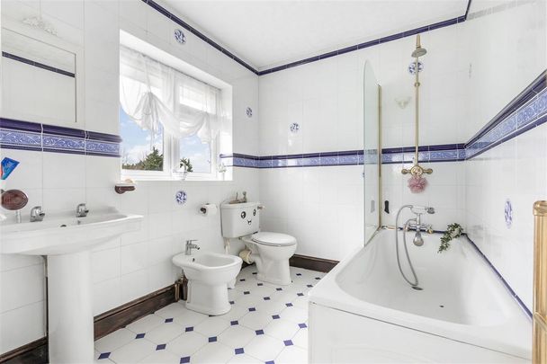 4 bedroom detached house to rent - Photo 1