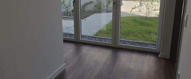 Erstbezug im Neubau! Fußbodenheizung, große Terrasse, Vinyl, moderne Ausstattung! - Foto 1